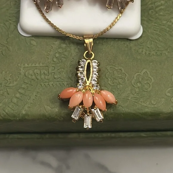 Coral and gold Jewelry Set - Picture 4 of 10